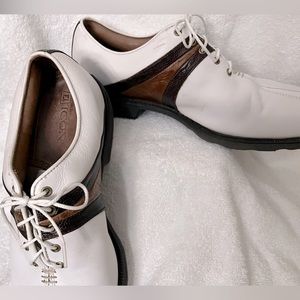 Mens FootJoy icon leather golf spikes size 11 -1 spike missing-great condition